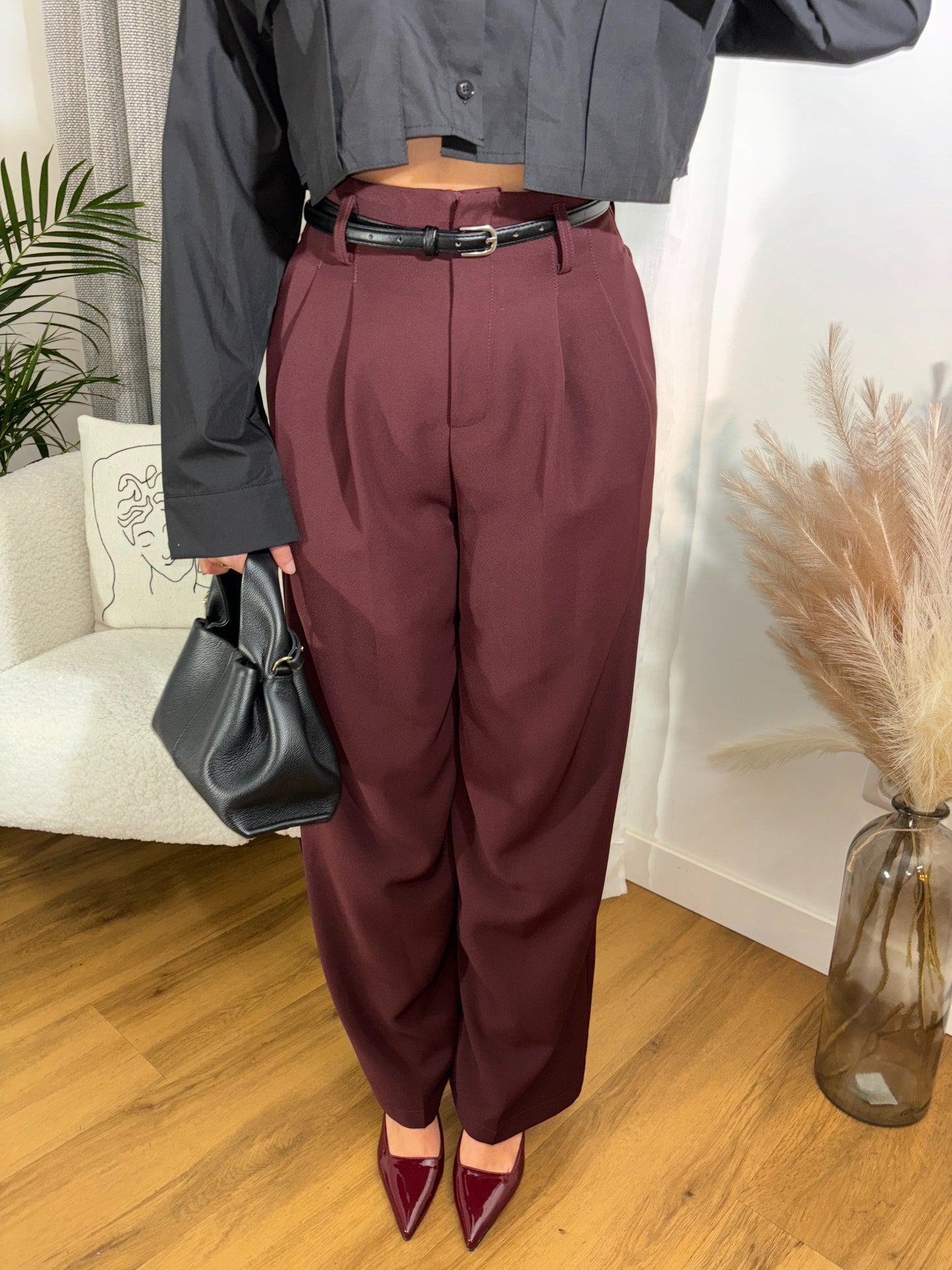 Pantalon bordeaux avec ceinture